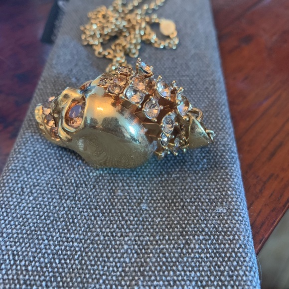 Alexander McQueen skull pendant necklace - Picture 4 of 8